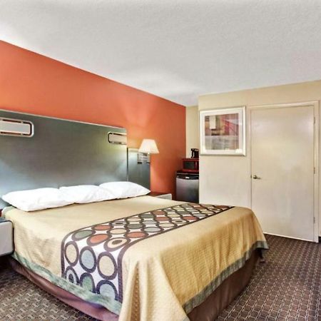 Отель Super 8 By Wyndham Kissimmee/Maingate/Orlando Area Селебрейшн Экстерьер фото