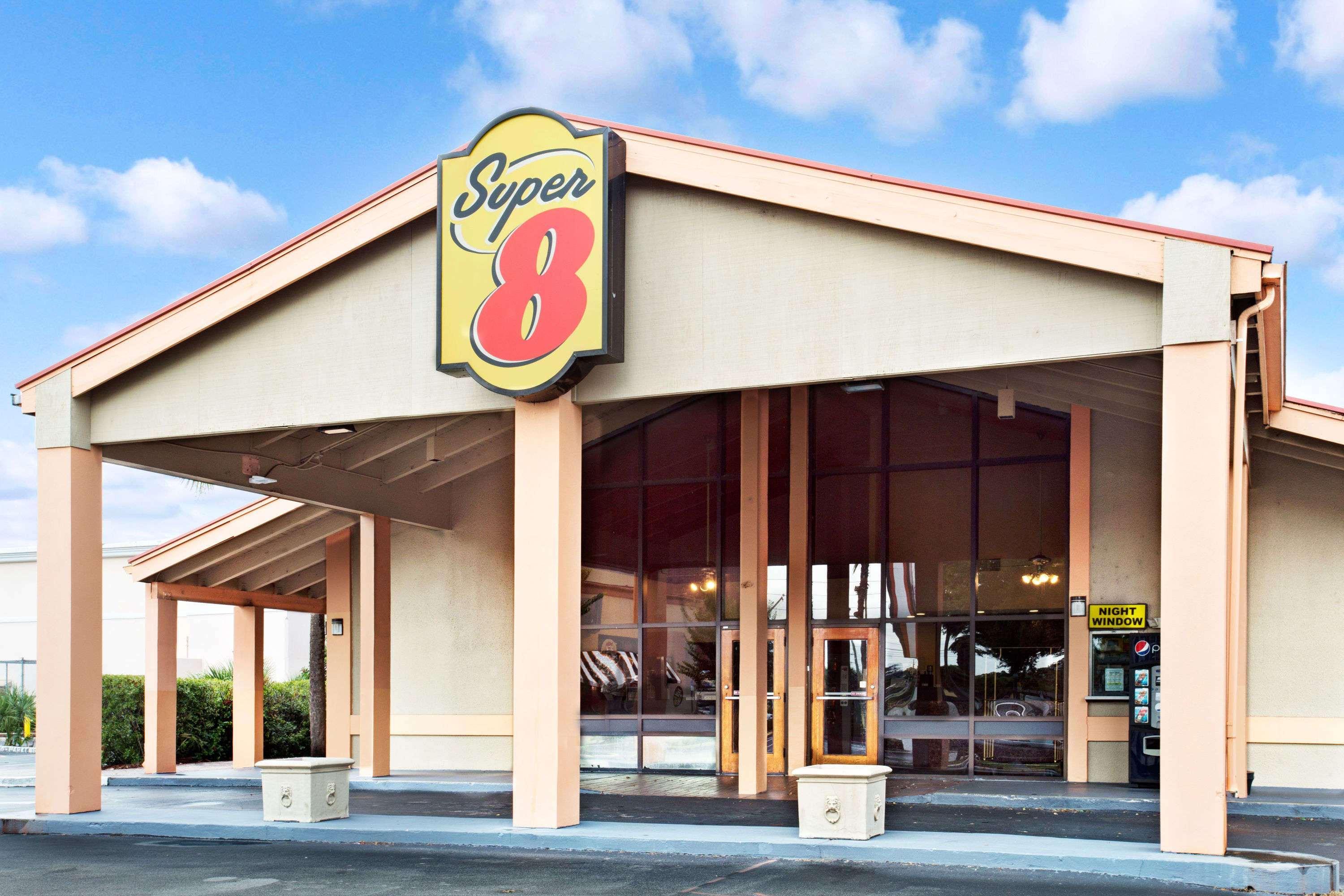 Отель Super 8 By Wyndham Kissimmee/Maingate/Orlando Area Селебрейшн Экстерьер фото