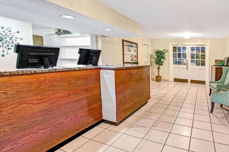 Отель Super 8 By Wyndham Kissimmee/Maingate/Orlando Area Селебрейшн Экстерьер фото