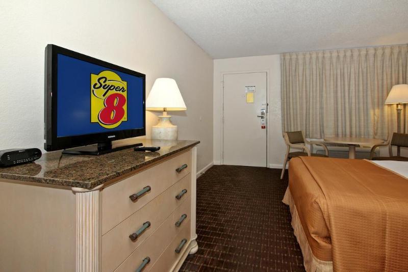 Отель Super 8 By Wyndham Kissimmee/Maingate/Orlando Area Селебрейшн Экстерьер фото