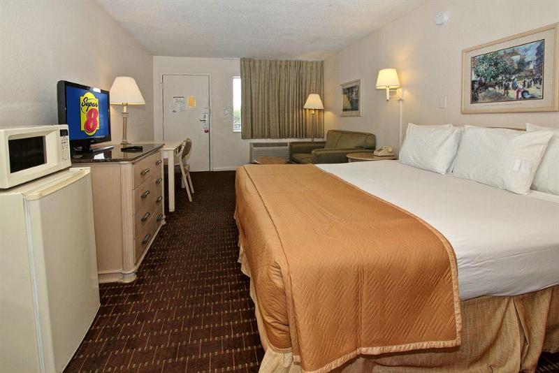 Отель Super 8 By Wyndham Kissimmee/Maingate/Orlando Area Селебрейшн Экстерьер фото