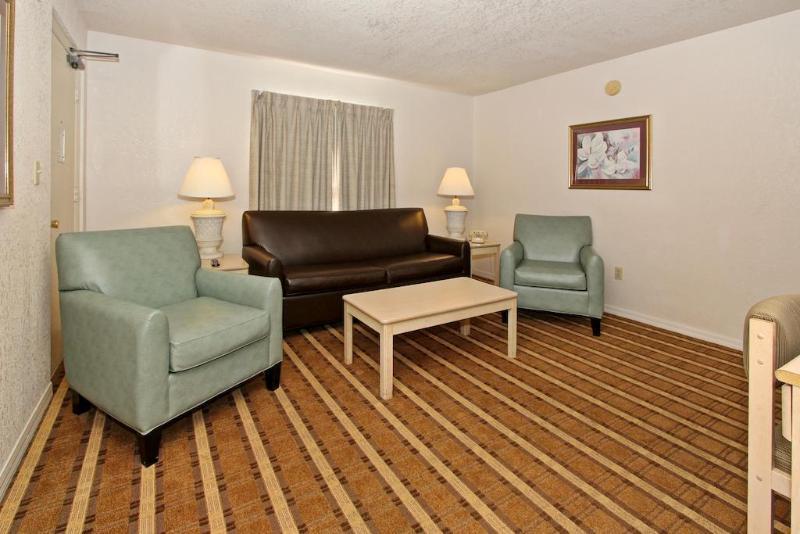 Отель Super 8 By Wyndham Kissimmee/Maingate/Orlando Area Селебрейшн Экстерьер фото